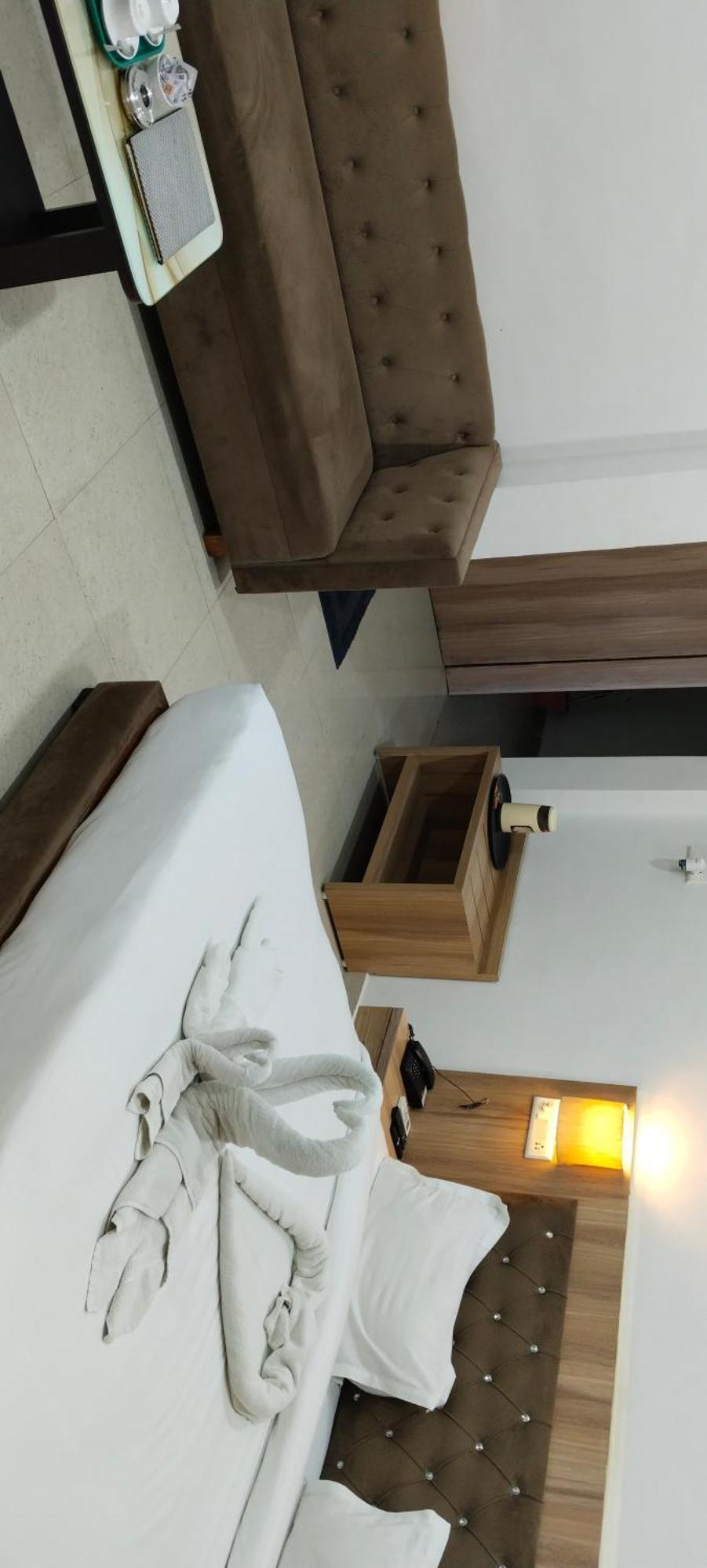 Hotel Lakeview By Bookingcare Chhatarpur Dış mekan fotoğraf