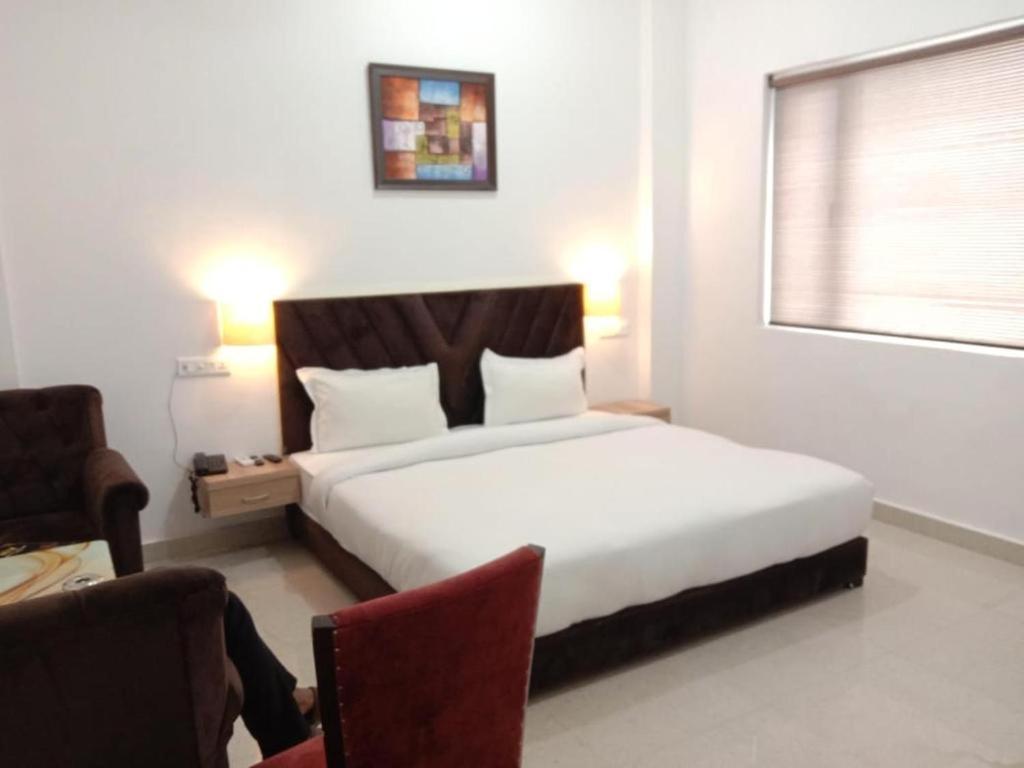 Hotel Lakeview By Bookingcare Chhatarpur Dış mekan fotoğraf